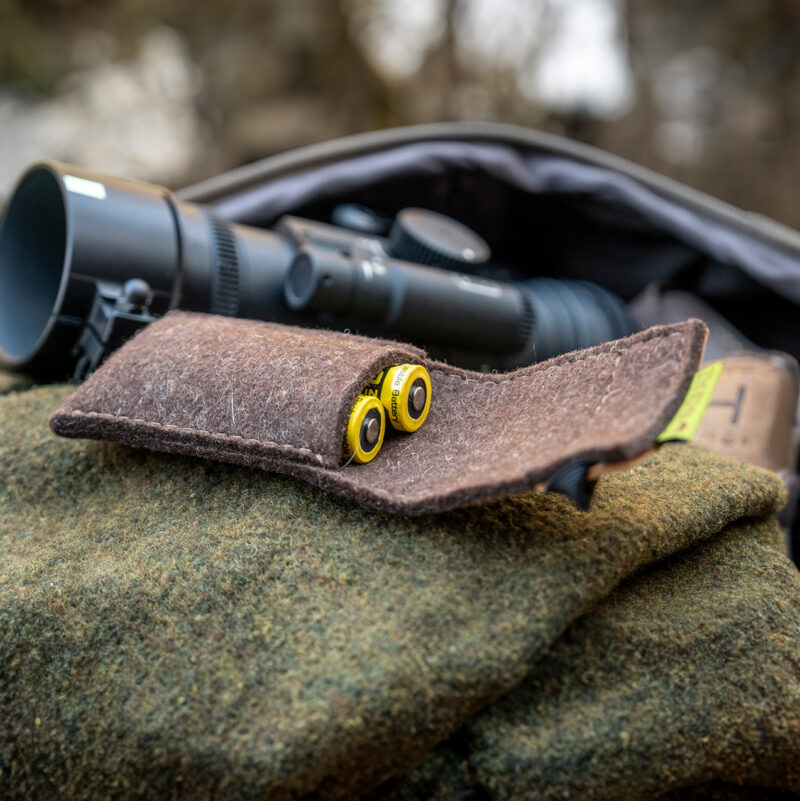 Lodenetui "Saftladen" neben Wärembildkamera