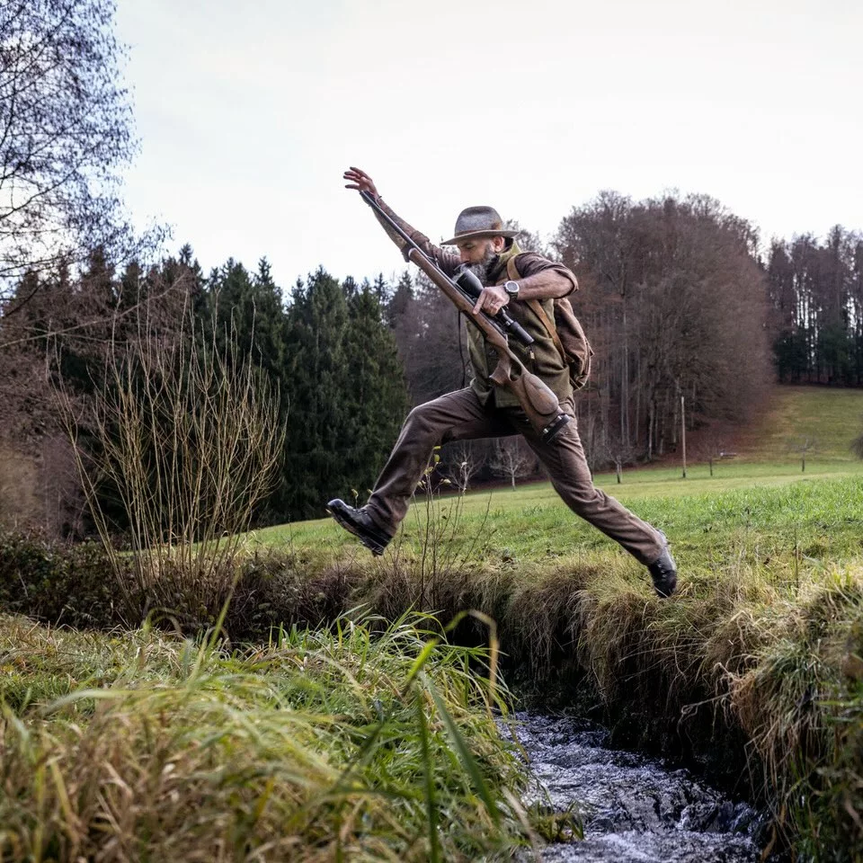 Wir haben unsere Lodenhose überarbeitet! Ein minimaler Stretch- Anteil (2%) sorgt für ordentlich Bewegungsfreiheit! Die „Flex“ findet Ihr ab sofort in unserem Online- Shop.
#loden#lodenhose#jagdhose