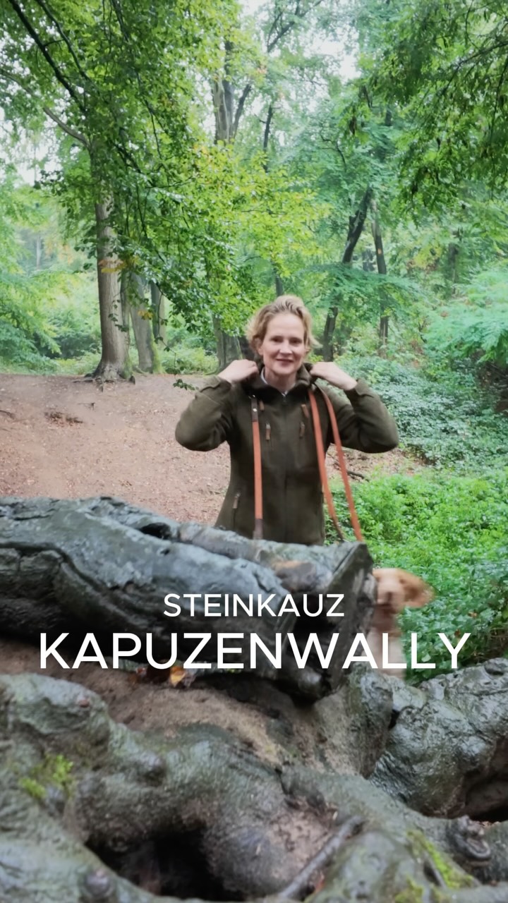 Der tägliche Morgenspaziergang mit dem Hund. Jetzt, wo es morgens wieder frischer wird, kommt die Lodenjacke aus dem Schrank. Und selbst wenn es mal ein bisschen regnet, steckt das der Loden ganz entspannt weg und hält uns trocken und warm. Das hier ist die moosgrüne Kapuzenwally - es gibt sie aber auch in vielen anderen Farben. 

Welche ist Eure Lieblingsfarbe und welche würdet Ihr Euch wünschen, wenn wir noch eine Farbe dazunehmen würden?

#loden #draussenzuhause #outdoorgear #unterwegs #hunderunde
